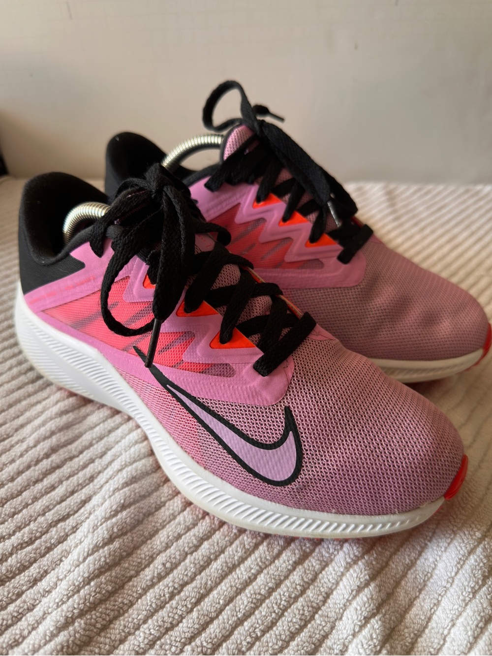 Nike Quest 3 Pink Black Running Shoes Women’s Size 8